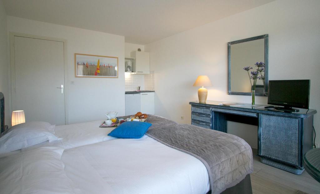 Louison Appart & Suite Quiberon Quarto foto